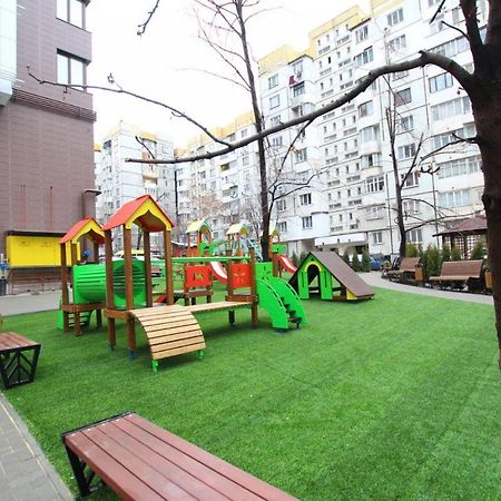 Sky House Central Apartment Chisinau Luaran gambar