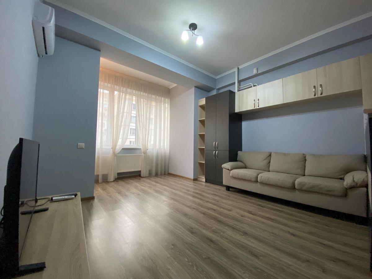 Sky House Central Apartment Chisinau Luaran gambar