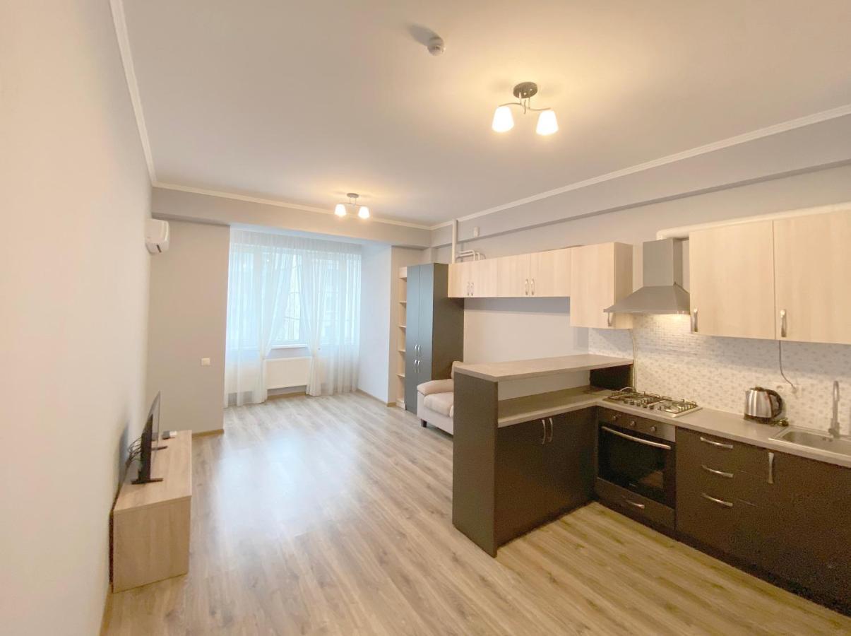 Sky House Central Apartment Chisinau Luaran gambar