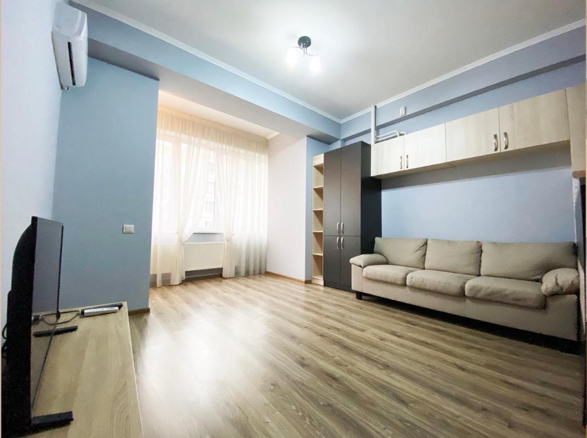 Sky House Central Apartment Chisinau Luaran gambar